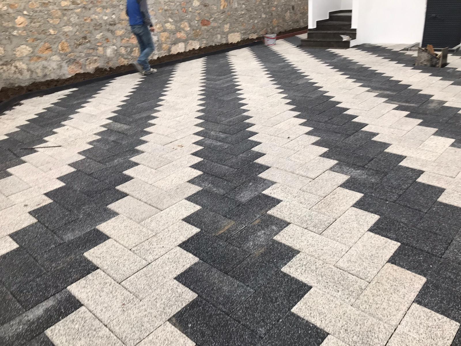 ​Araç Otoparkları ve Garaj Girişleri